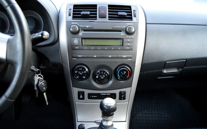 Toyota Corolla cena 18900 przebieg: 270000, rok produkcji 2010 z Sierpc małe 497